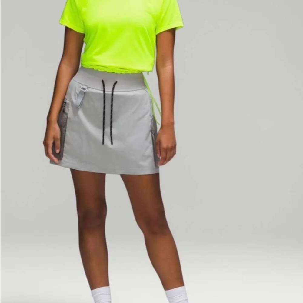 Lululemon Women’s Top Lightweight Cinched Hem Hiking T Shirt size 12 - Picture 5 of 14